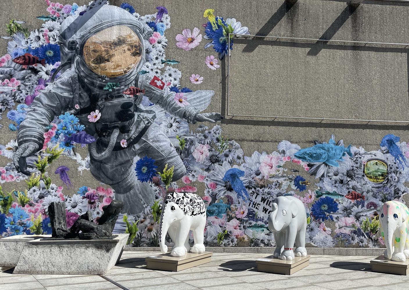 L'astronauta e i fiori, Palazzo dei Congressi.JPG