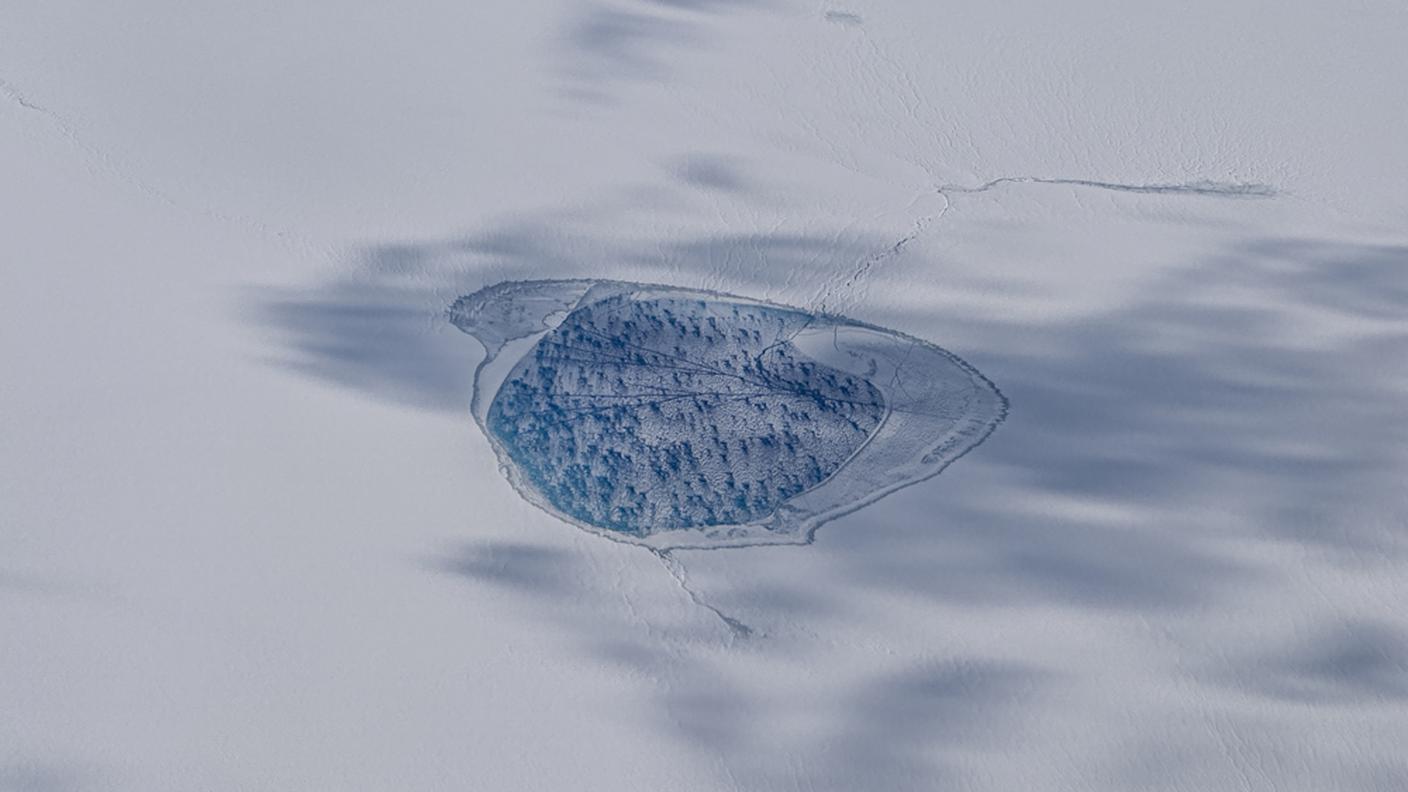 EarthScienceWinner 2024_Ice cap melt lake in Greenland di David Garcia.jpg