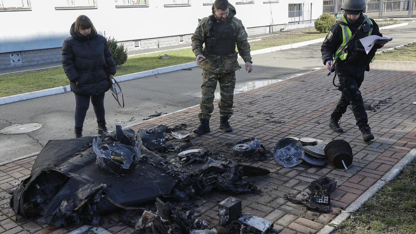 Detriti di un drone russo abbattuto martedì nella regione di Kiev.jpg