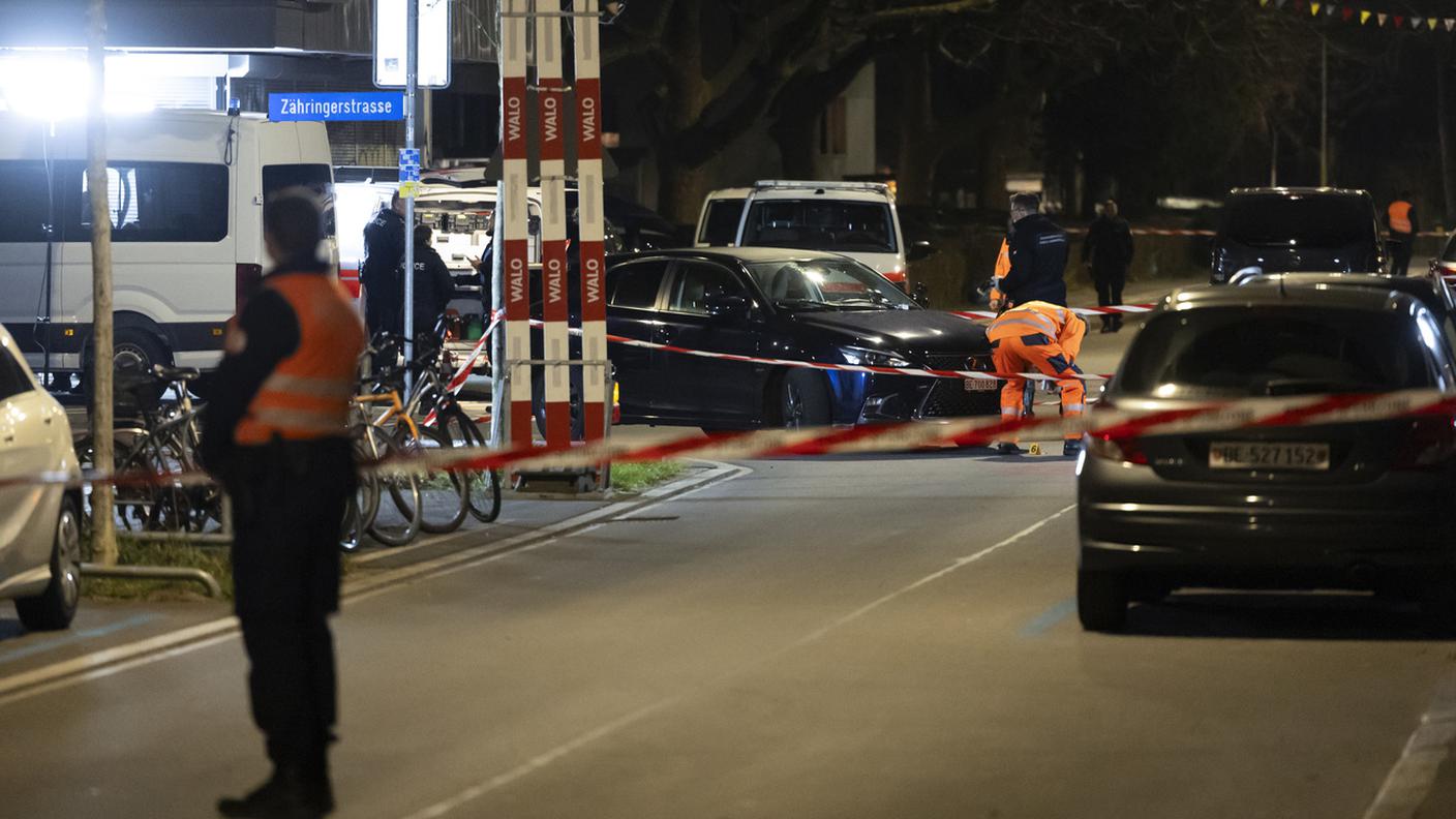 La polizia sulla Länggass dopo gli spari.jpg