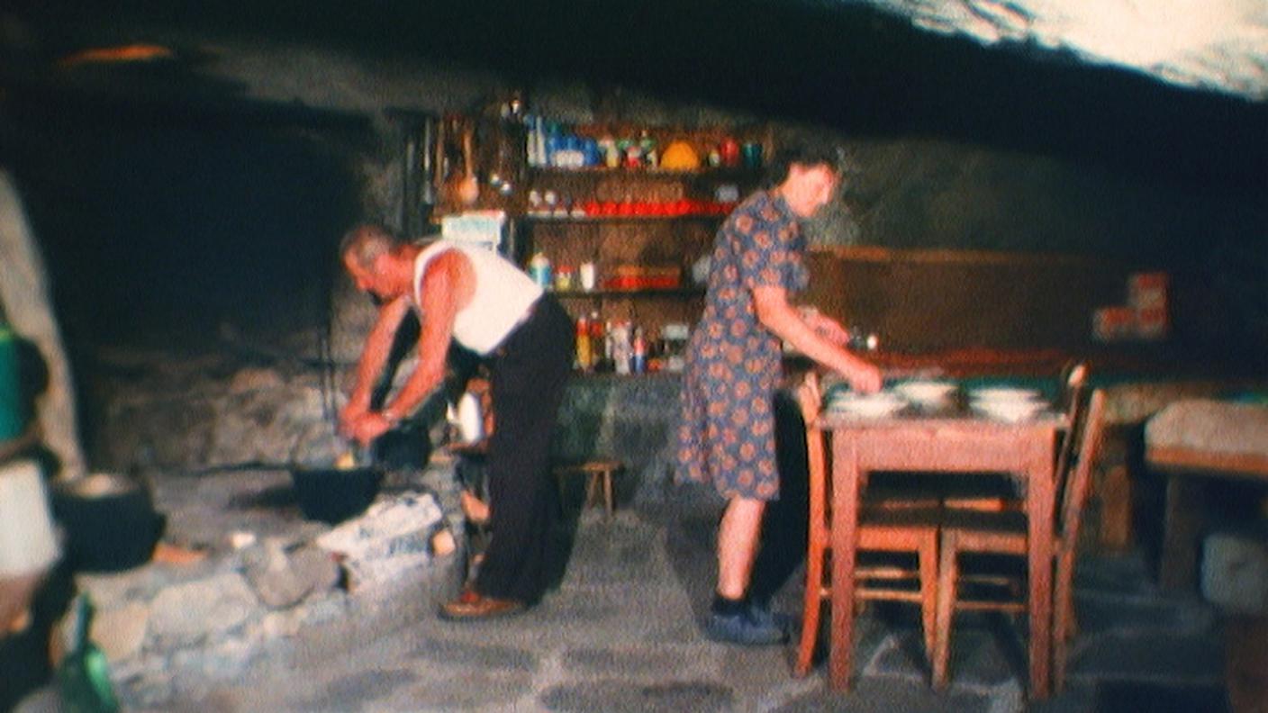 2028584_Il Regionale_Vacanza in caverna_Casa nella grotta_Val Calnegia Val Bavona Foroglio.jpg