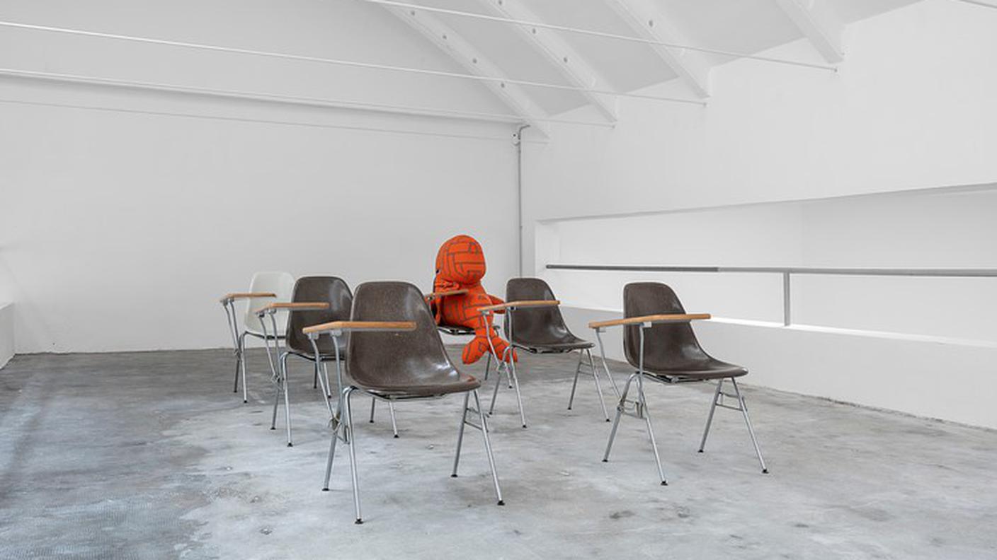 Cosima von Bonin, Alpha Plus Mind, Gamma Minus Morals (Mae Day X), 2024. Courtesy of the artist and Galerie Neu.