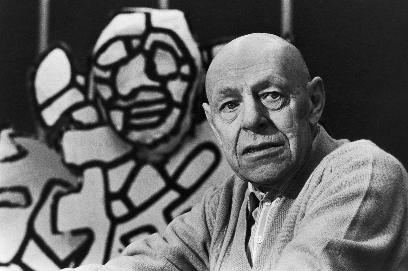 jean-dubuffet-in-vincennes-france-in-1972-in-his-workshop-news-photo-1653930086.jpg