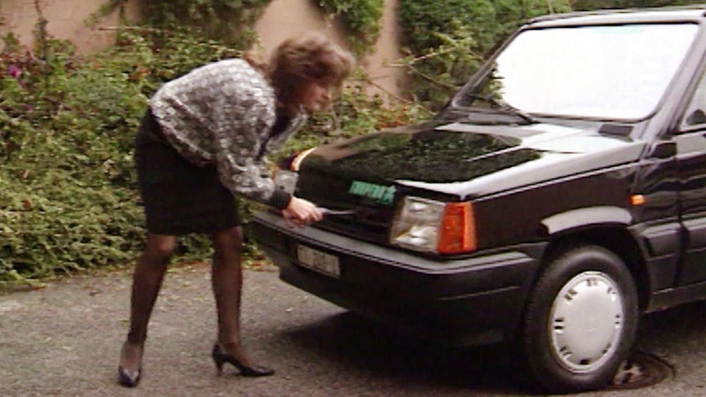 2412166_Attualità sera_Auto elettrica.jpg