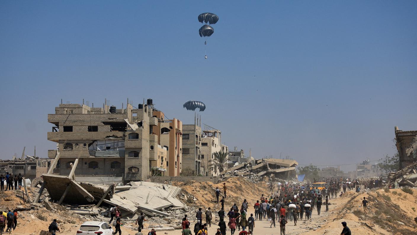 2025-07-27T115341Z_1404257753_RC2ZUFAS8JB8_RTRMADP_3_ISRAEL-PALESTINIANS-GAZA-AID.JPG