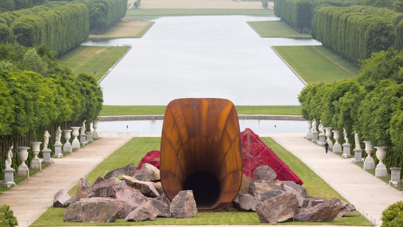 Dirty Corner di Anish Kapoor
