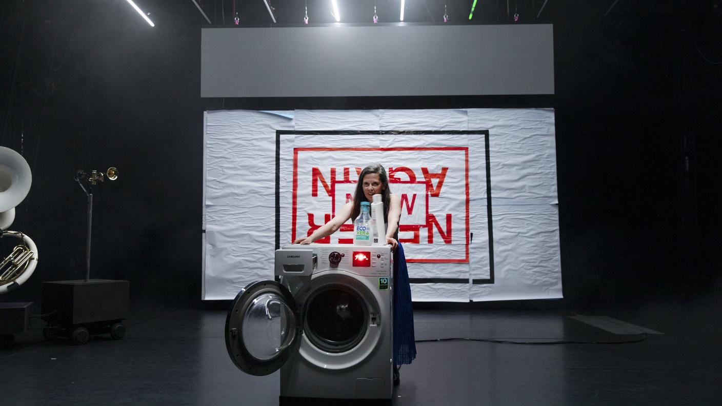 Three Times left is right di Julian Hetzel