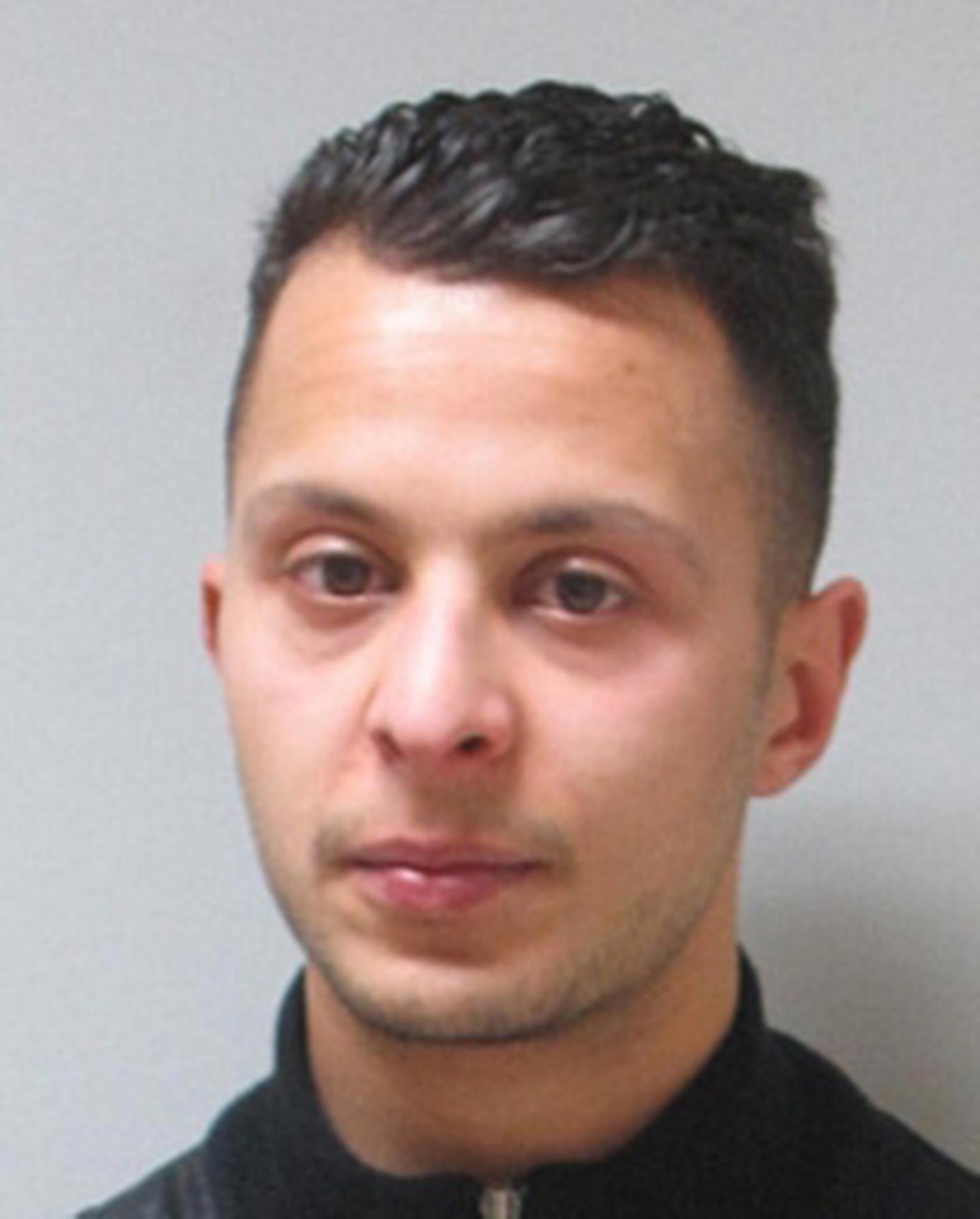 La foto segnaletica di Abdeslam che venne diffusa dalle autorità