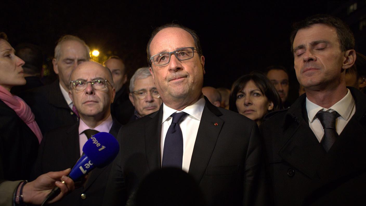 François Hollande, allora presidente francese, il giorno dopo gli attentati