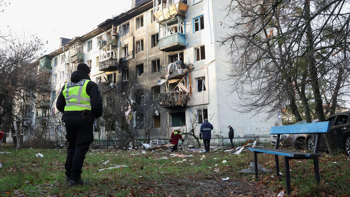 Un edificio colpito da un drone o da un missile russo