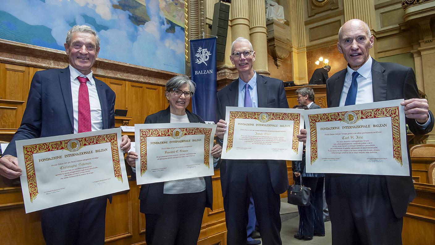 I vincitori dei Premi Balzan 2025, da sinistra: Christophe Salomon, Rosalind Krauss, Josiah Ober e Carl H. June