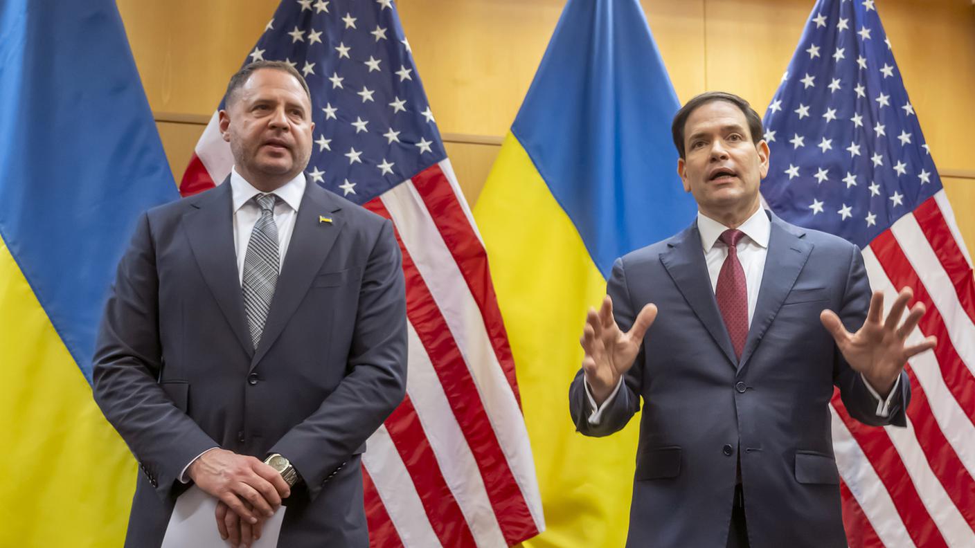 Il capo negoziatore Andriy Yermak (a sinistra) con il segretario di Stato Marco Rubio