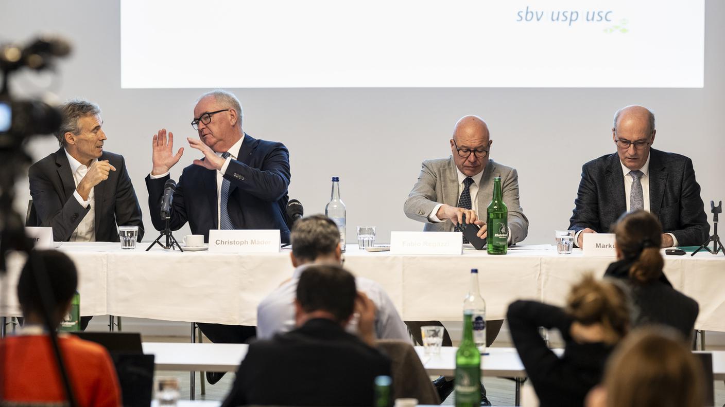 Le organizzazioni chiedono al Consiglio federale di sospendere le nuove normative sulla sostenibilità e rivedere quelle ambientali ed energetiche