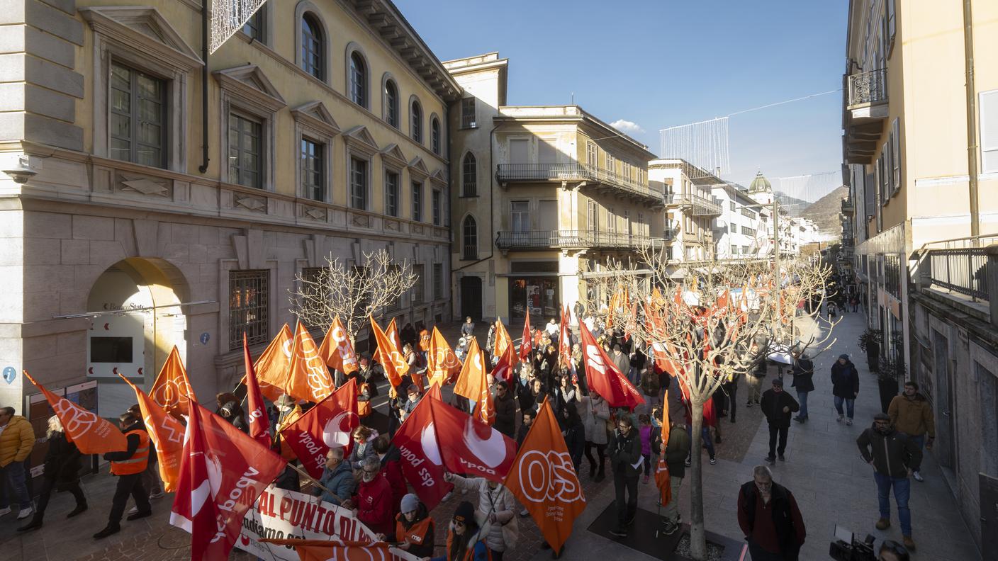Il corteo partito dalla stazione
