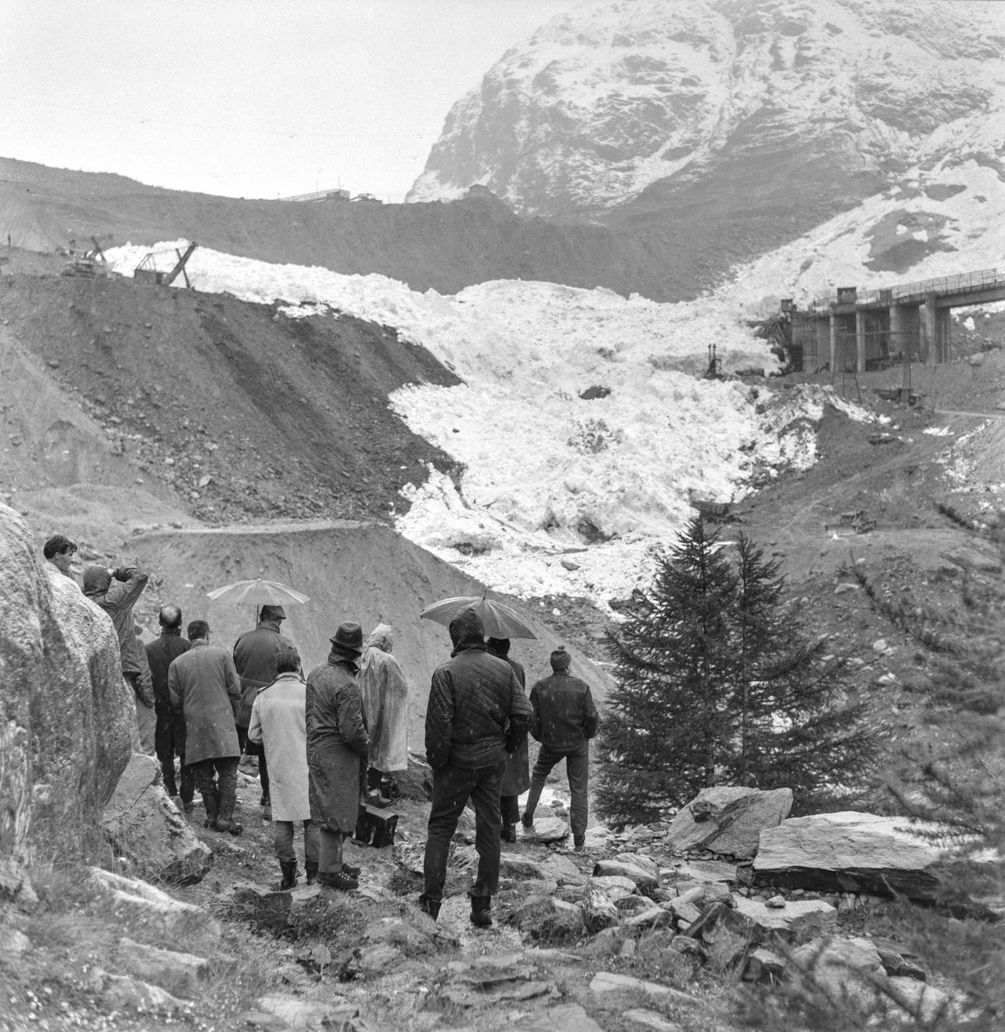 1965: Mattmark subito dopo la valanga