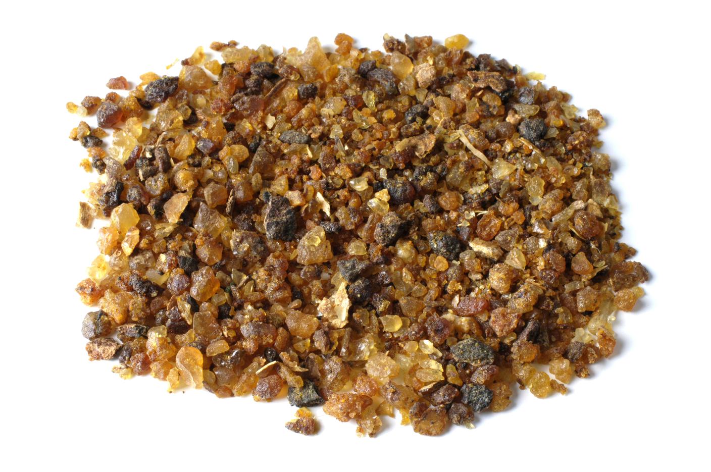 La mirra ha una colorazione che varia dal giallo al marrone