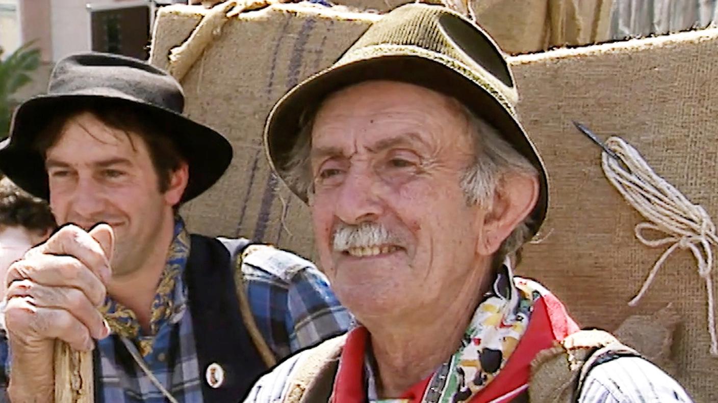 2285063_Telegiornale 20 00_Sfilata costumi.jpg