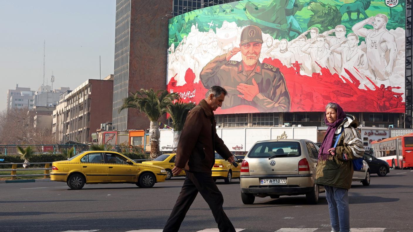 Dal 1979 l’Iran è governato da un regime oligarchico degli ayatollah e Pasdaran, con al vertice la Guida Suprema, oggi Ali Khamenei