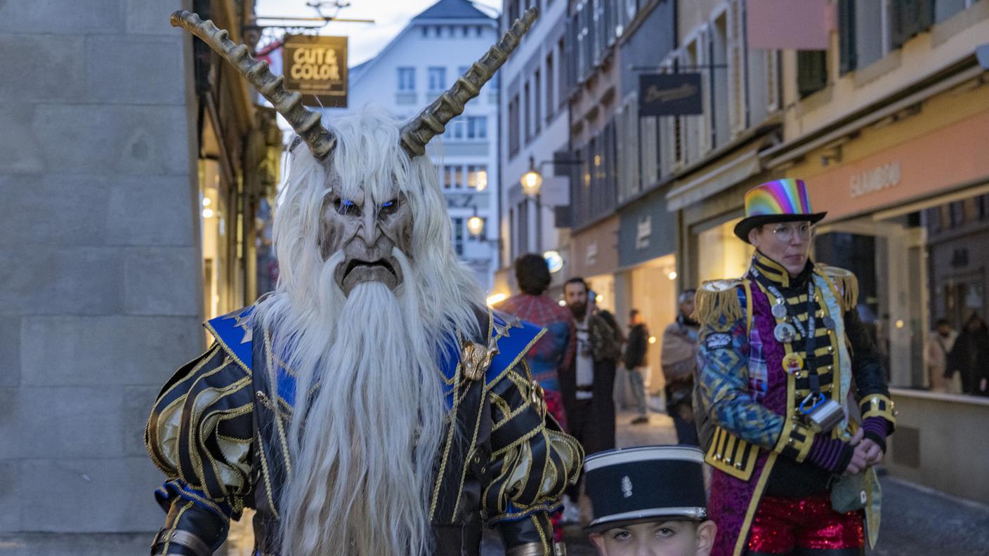 L'evento carnascialesco lucernese richiama festaioli di tutte le età fin dal primo minuto