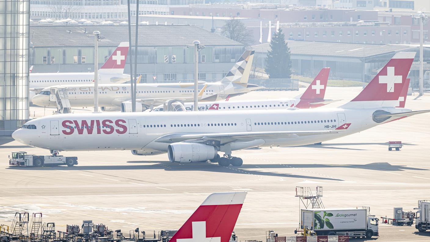 Un aereo svizzero allo scalo di Zurigo
