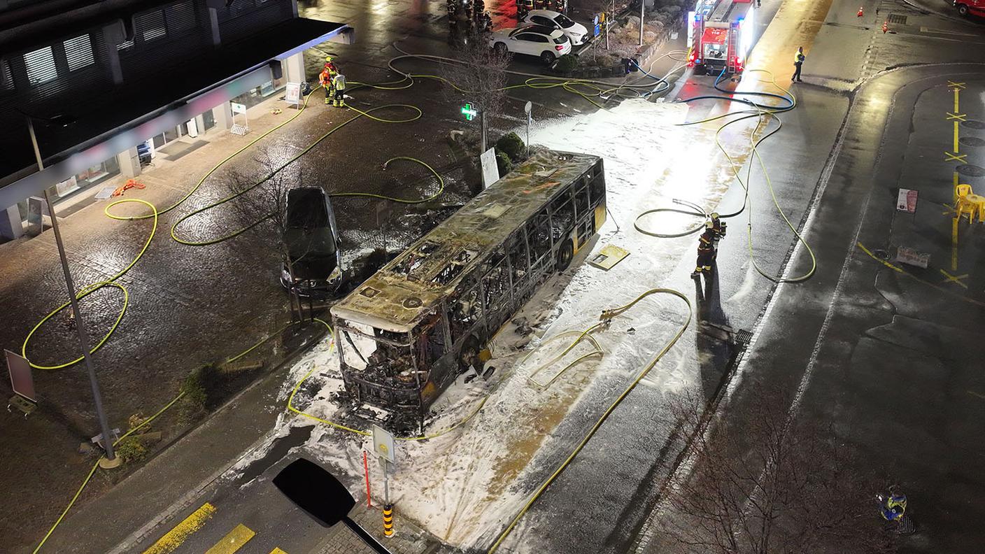 Il pullmann andato a fuoco