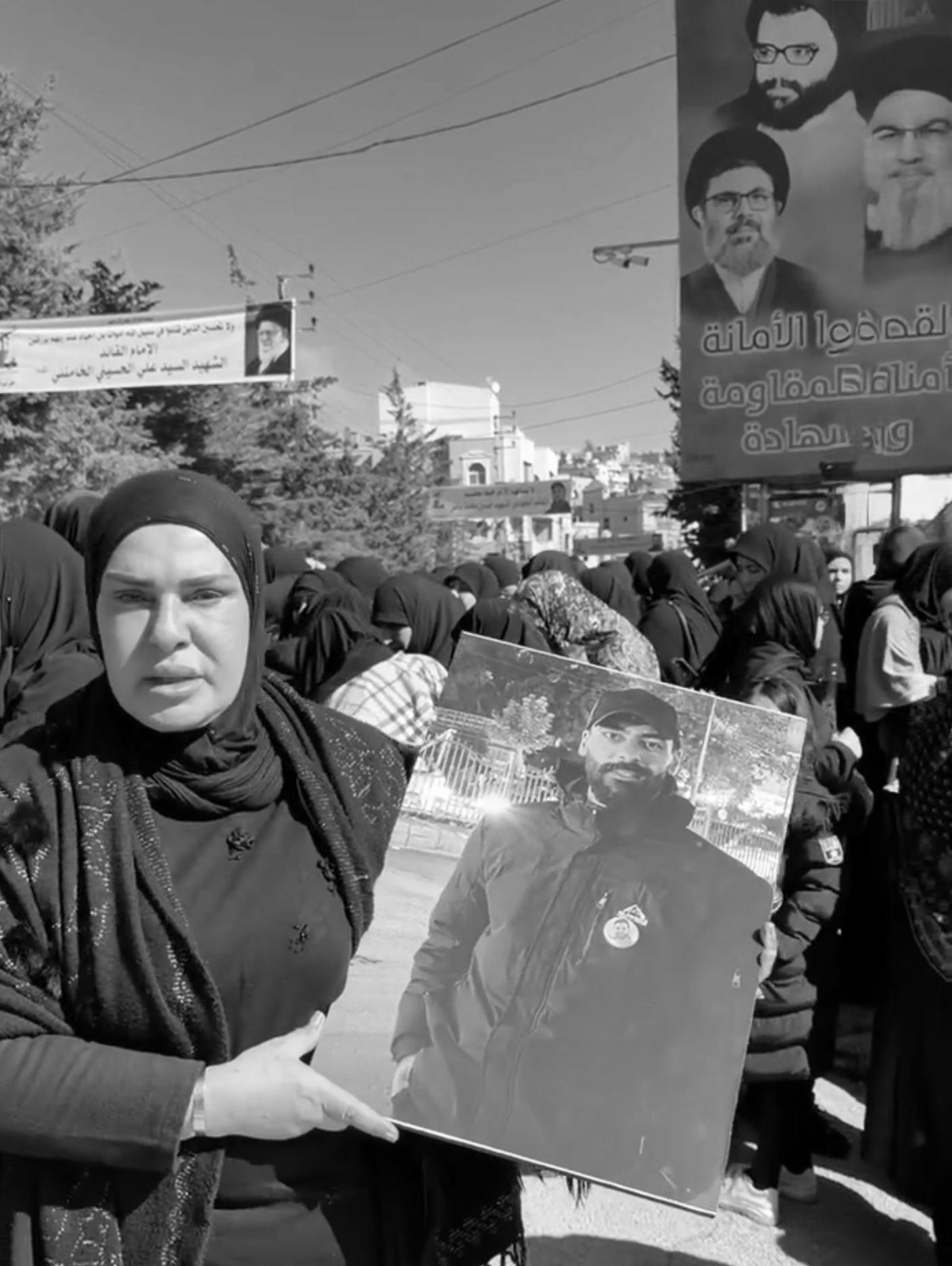 La moglie di un miliziano di Hezbollah ucciso negli scontri con gli israeliani durante il blitz a Nabi Sheet