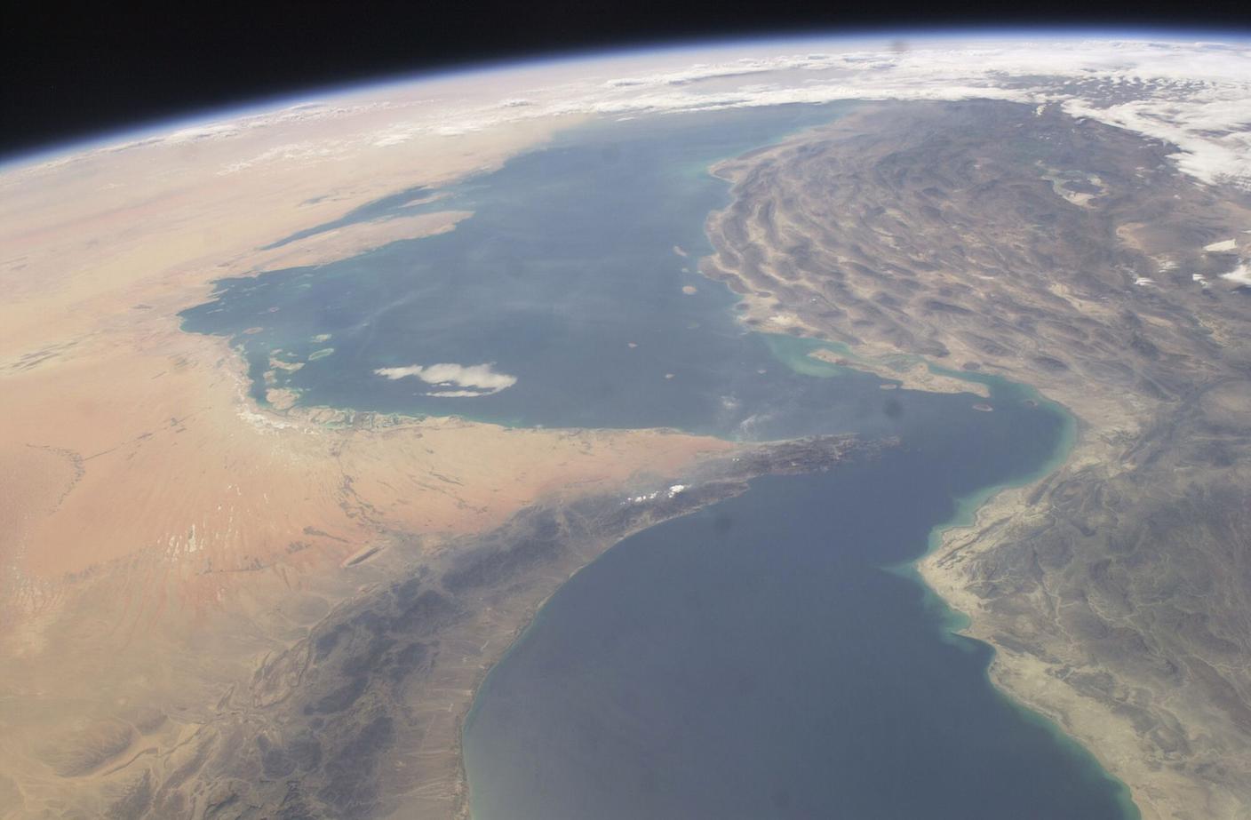 Lo Stretto di Hormuz in una fotografia della NASA