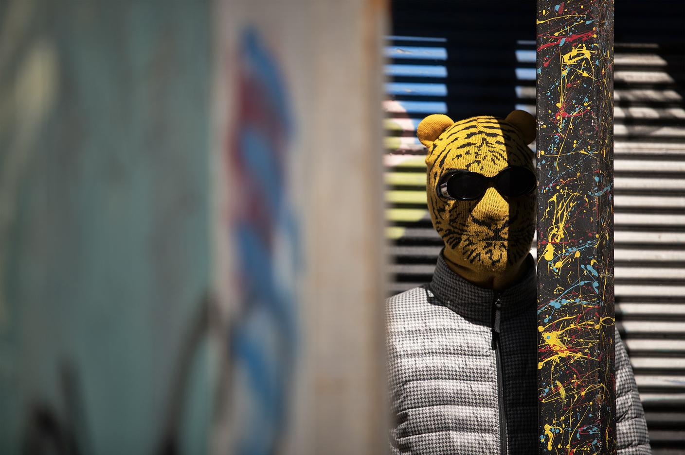 Nella poesia persiana di Hafez (XIV secolo) il concetto di “rend” è associato a uno spirito libero, ironico, ribelle, fuori dagli schemi.