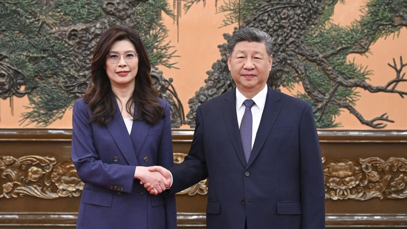 Cheng Li-wun (a sinistra) e Xi Jinping