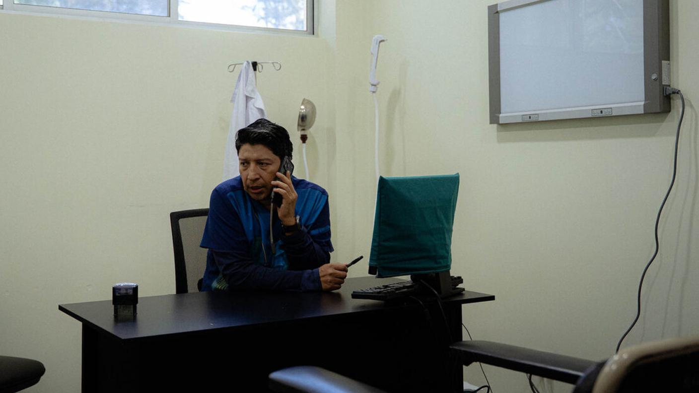 Oncologo Julio Ramírez lavora all'ospedale in Quetzaltenango, Guatemala, dove l'accesso al Keytruda è limitato