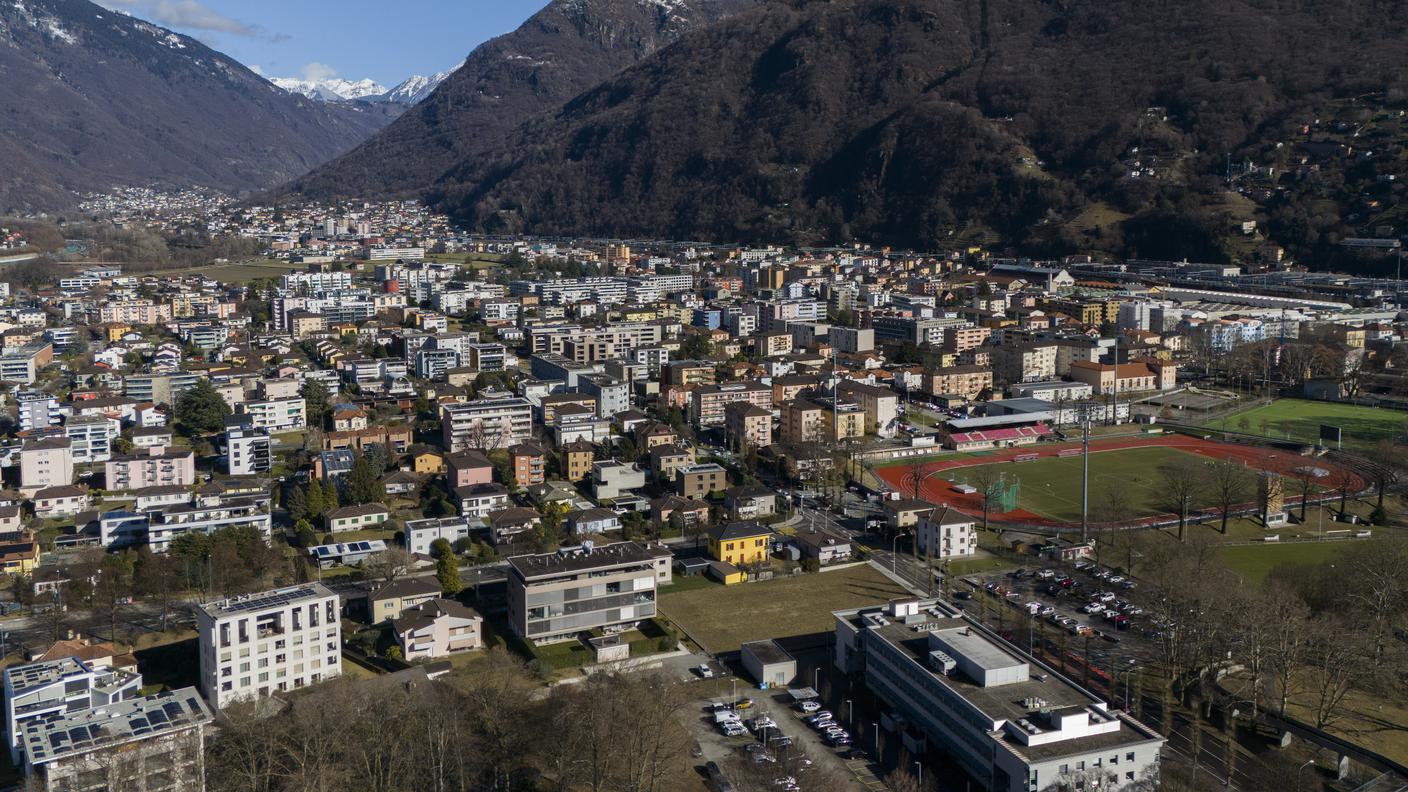 Bellinzona, sulla destra lo stadio comunale