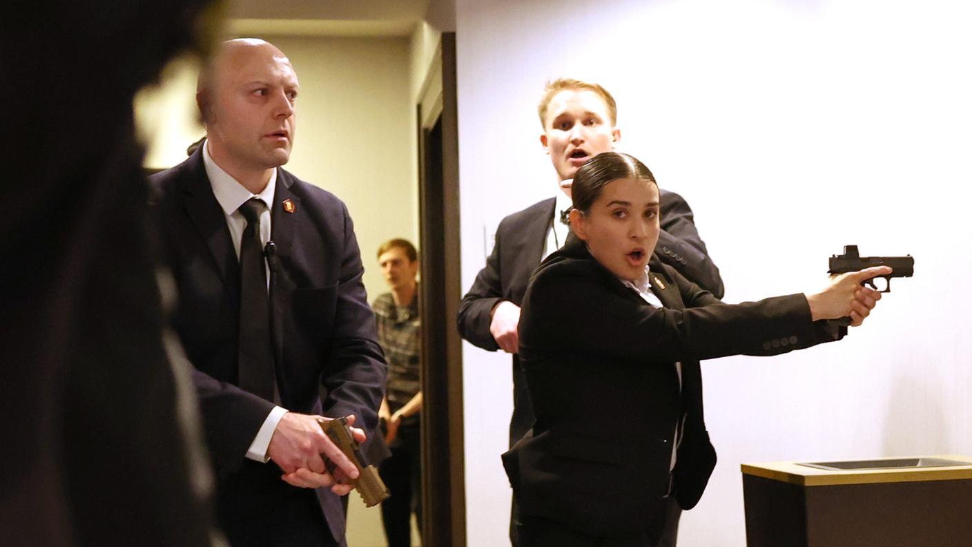 Attimi concitati alla cena di gala