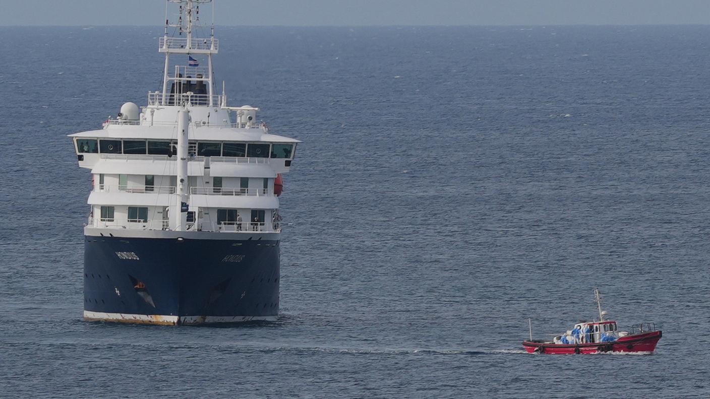La nave Hondius sulla quale è stato scoperto il focolaio