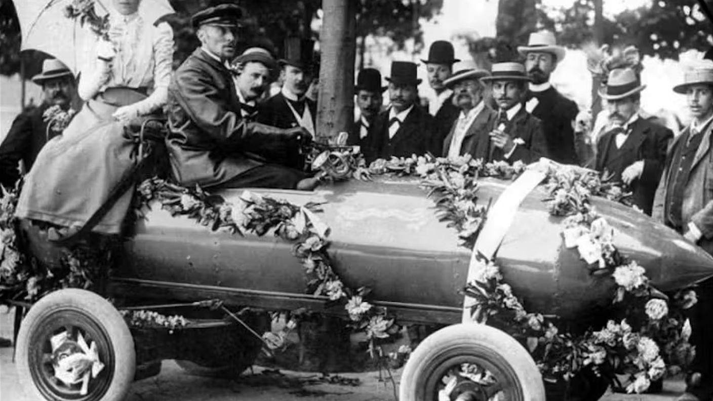 La "Jamais Contente" nel 1899 alle Tuileries