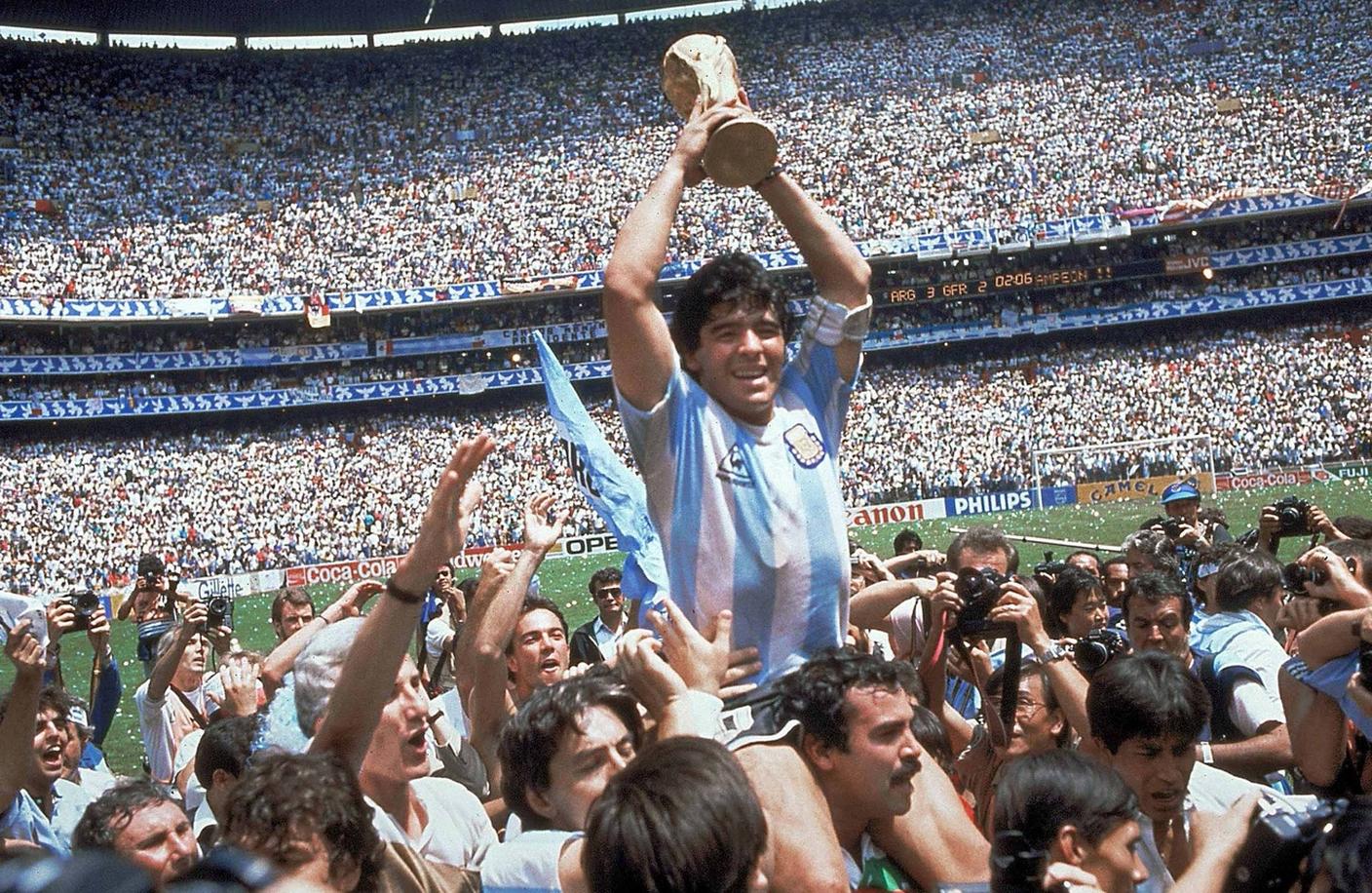 Maradona e la squadra argentina il 29 giugno del 1986