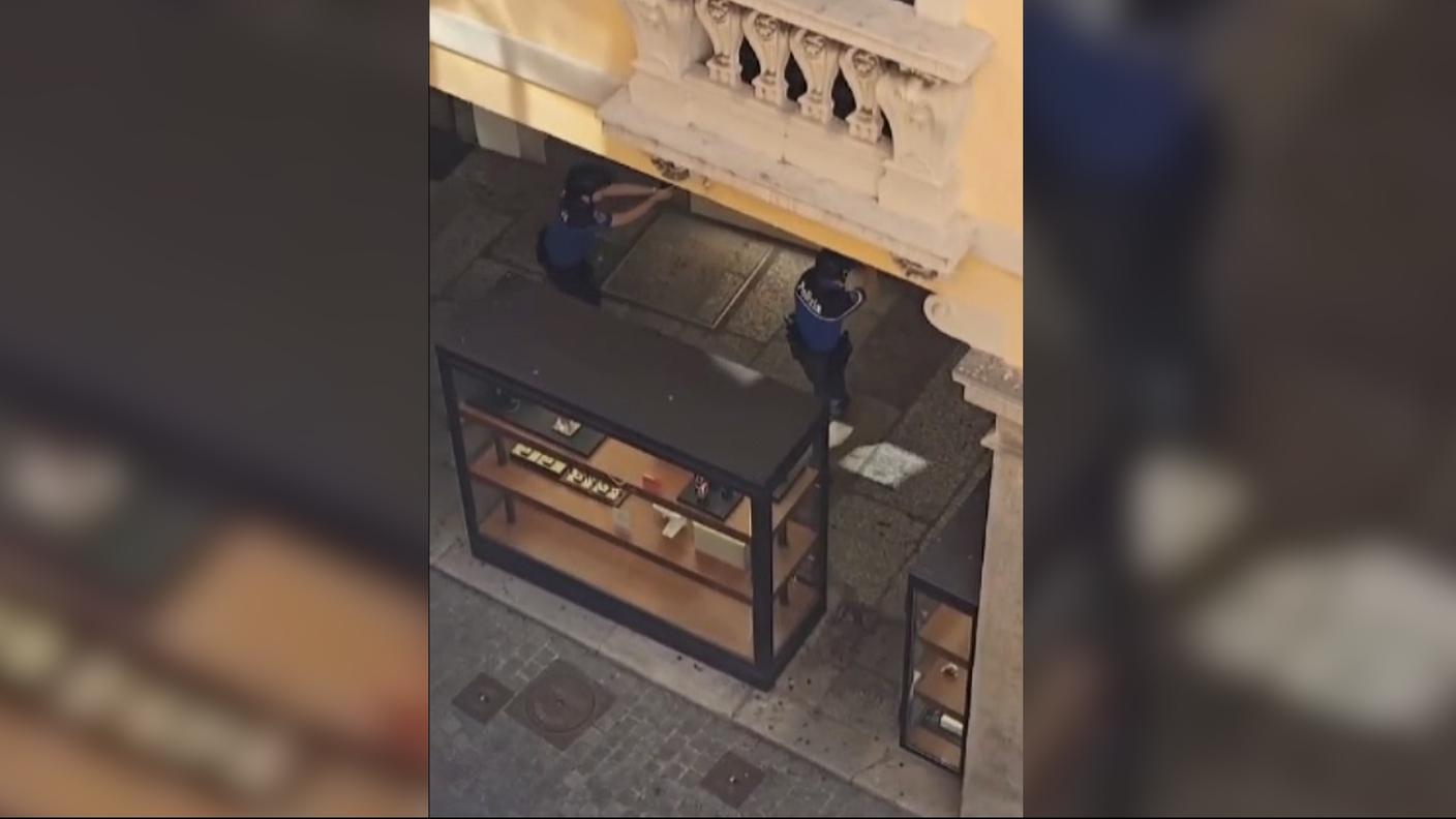 Un fermo immagine di un video amatoriale girato il giorno della rapina