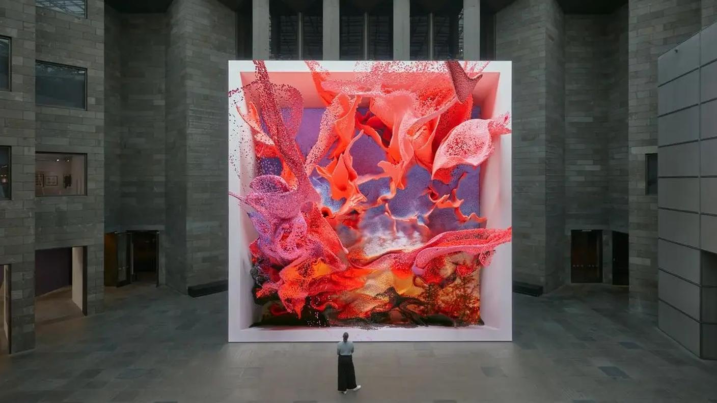 Entropy Gardens, ideato da Refik Anadol, utilizza l’intelligenza artificiale per generare ambienti immersivi e in continua trasformazione