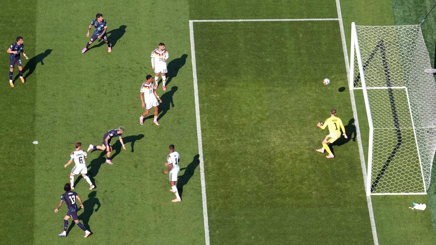 2026-06-29T211428Z_1230733566_UP1EM6T1N023H_RTRMADP_3_SOCCER-WORLDCUP-GER-PRY.JPG