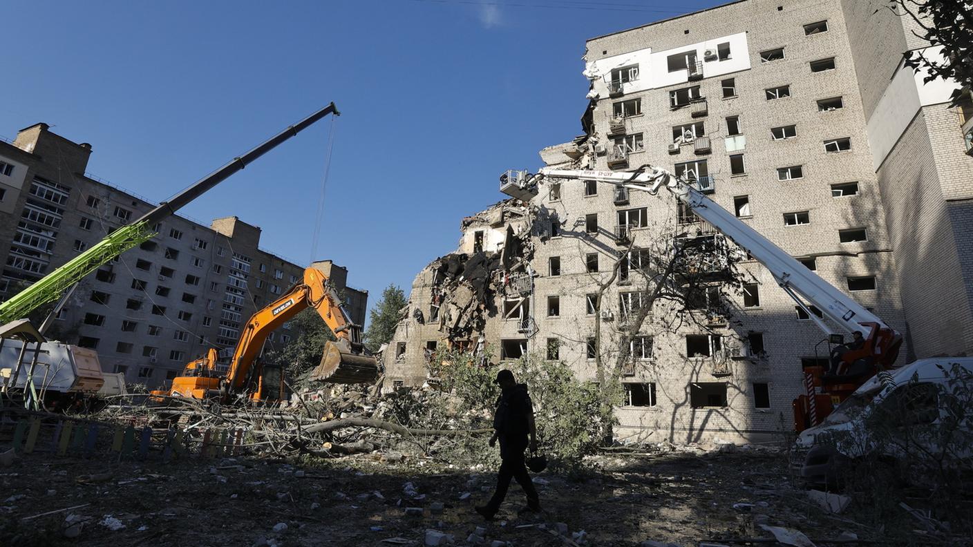 Un palazzo distrutto a Kiev