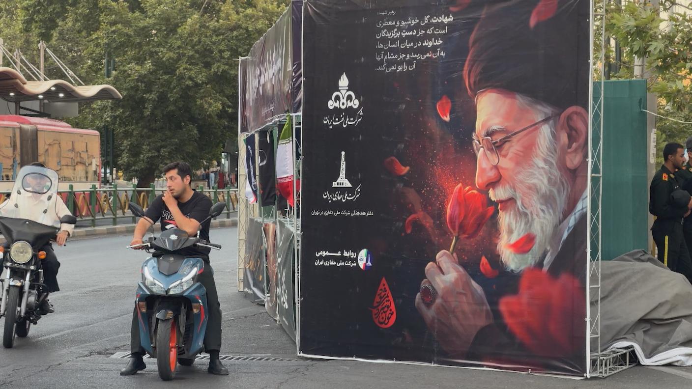 Teheran, e non solo, è tappezzata dalle immagini di Khamenei