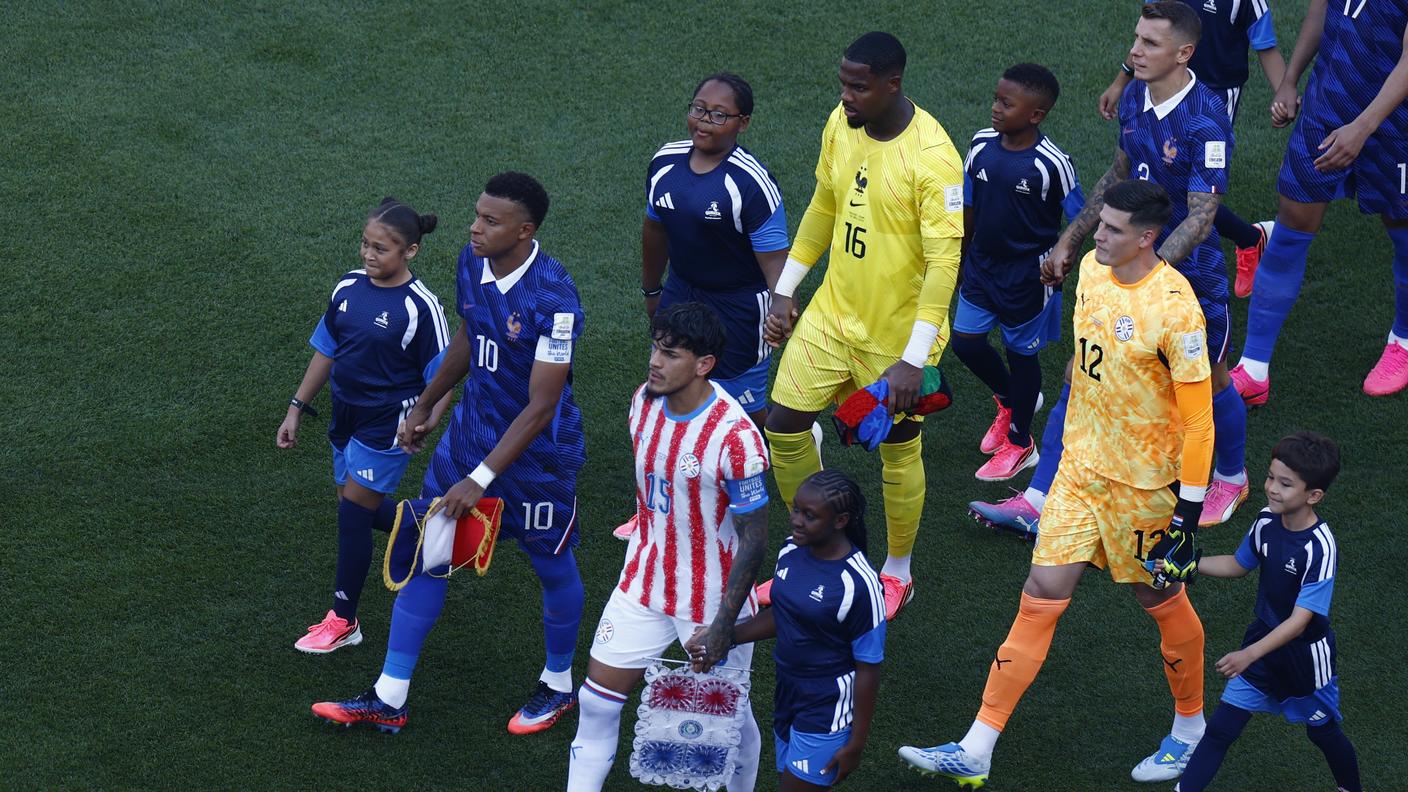 2026-07-04T205705Z_319200972_UP1EM741M74TZ_RTRMADP_3_SOCCER-WORLDCUP-PRY-FRA.JPG