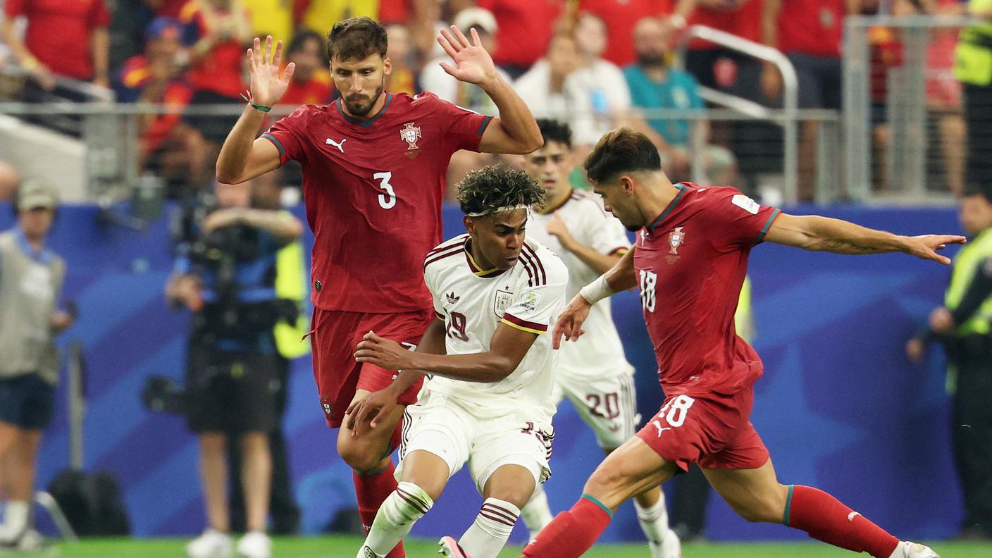2026-07-06T195120Z_948149030_UP1EM761J5IEB_RTRMADP_3_SOCCER-WORLDCUP-POR-ESP.JPG