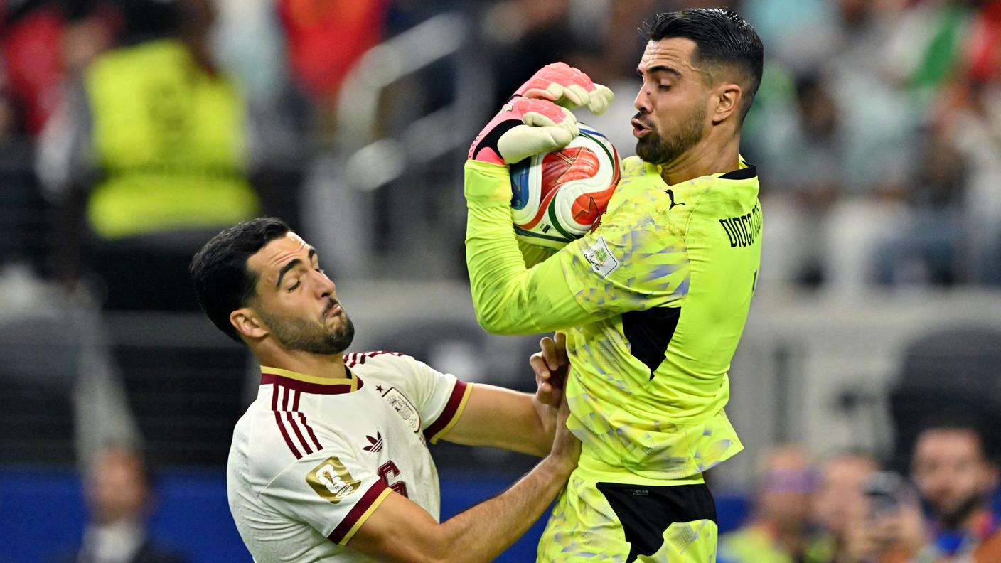 2026-07-06T205027Z_1545667611_UP1EM761LW1JB_RTRMADP_3_SOCCER-WORLDCUP-POR-ESP.JPG
