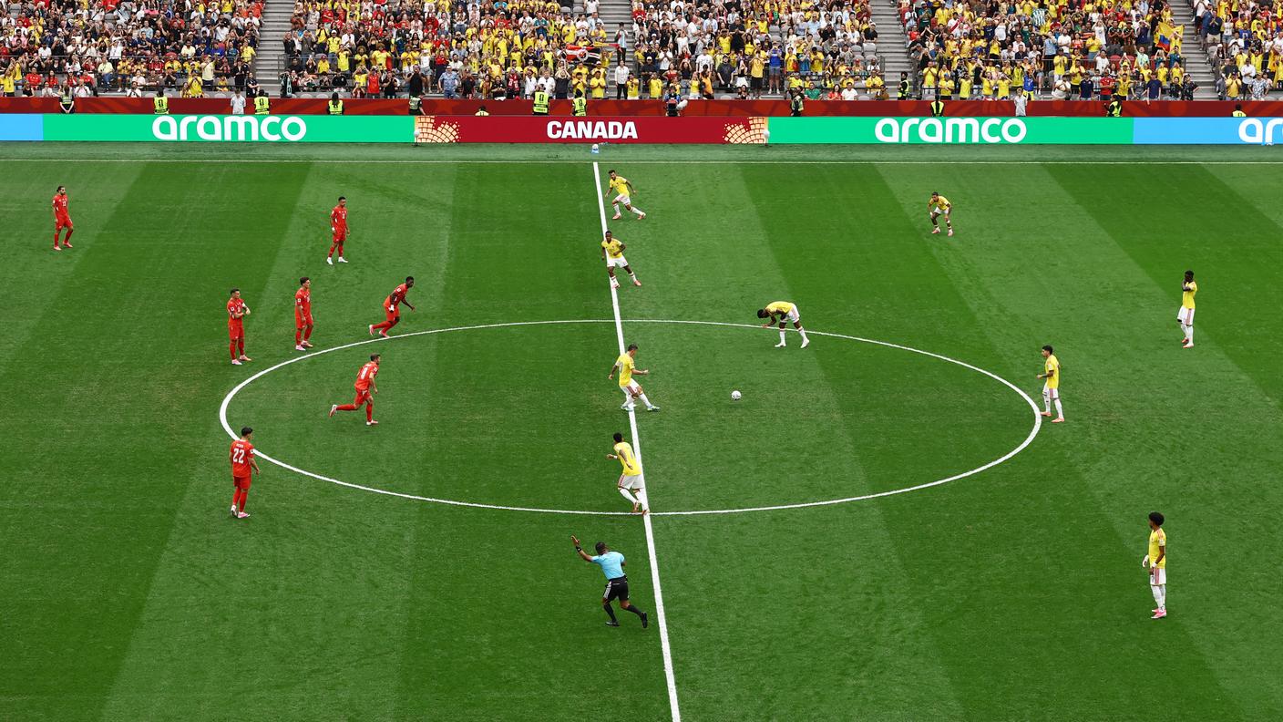 2026-07-07T200147Z_1916593829_UP1EM771JMYBO_RTRMADP_3_SOCCER-WORLDCUP-SWI-COL.JPG