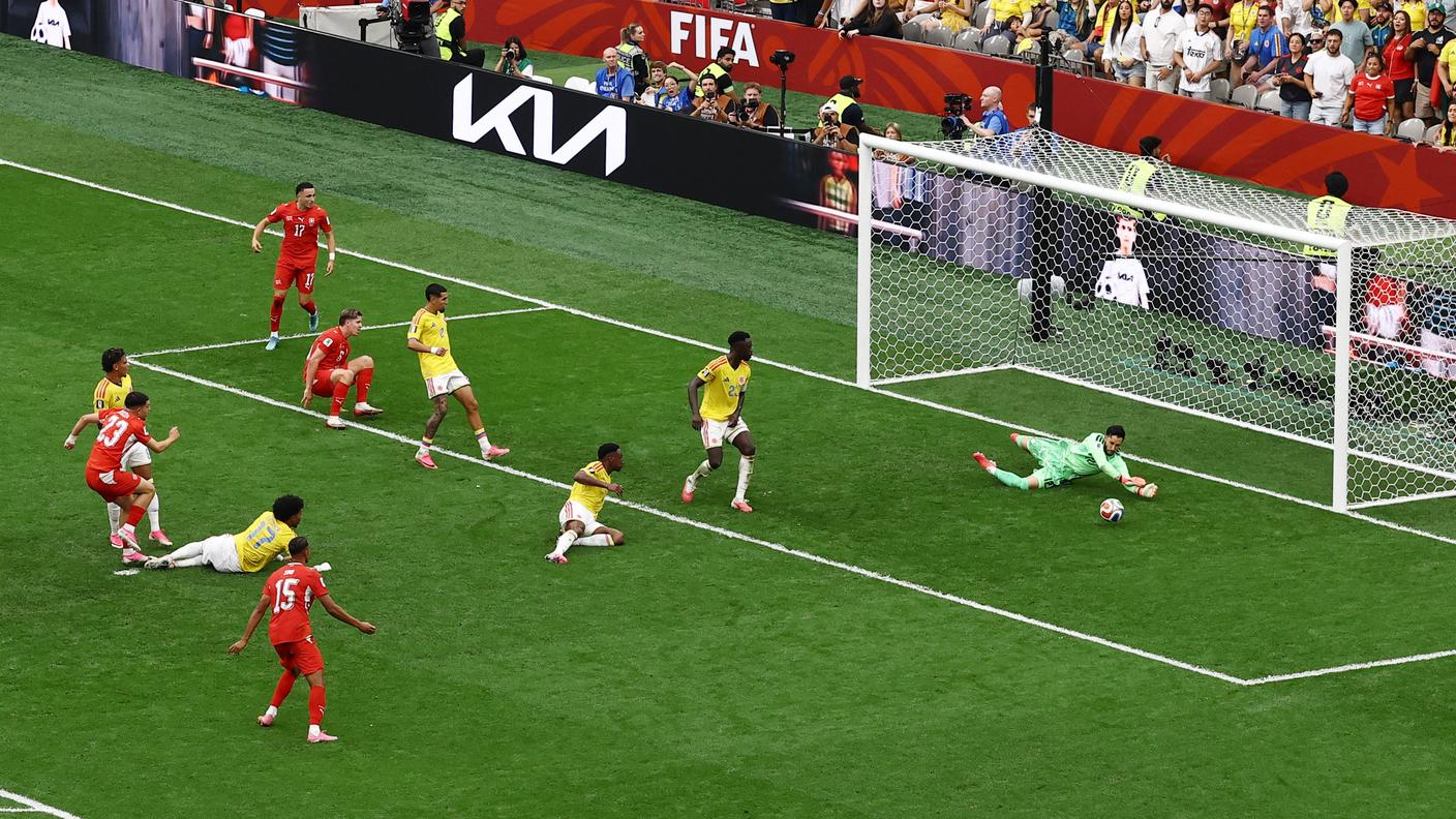 2026-07-07T221705Z_925894260_UP1EM771PWFJO_RTRMADP_3_SOCCER-WORLDCUP-SWI-COL.JPG