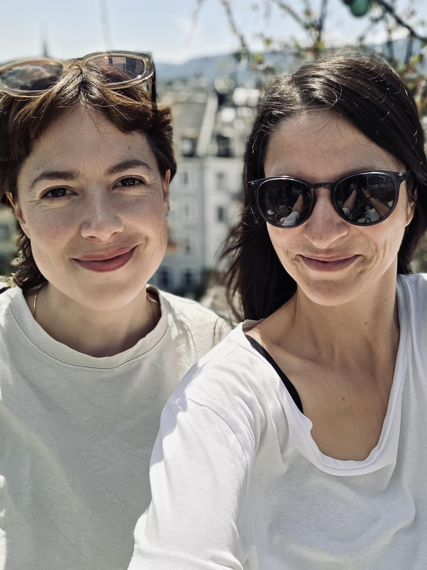 Daniela Weinmann (Odd Beholder) con Sandra Romano (a destra)