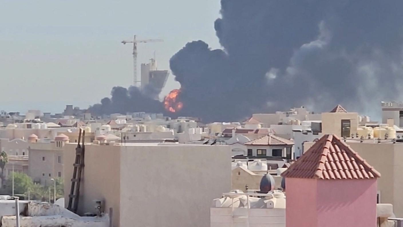 Il centro petrolifero di Mangaf, Kuwait, nei bombardamenti di ieri