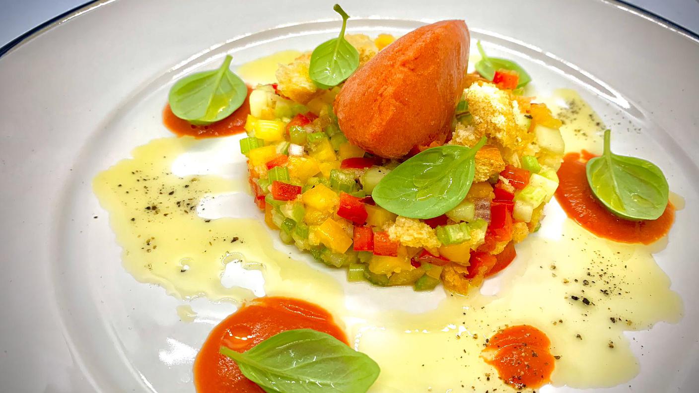 Tartare di verdure in panzanella con sorbetto al pomodoro