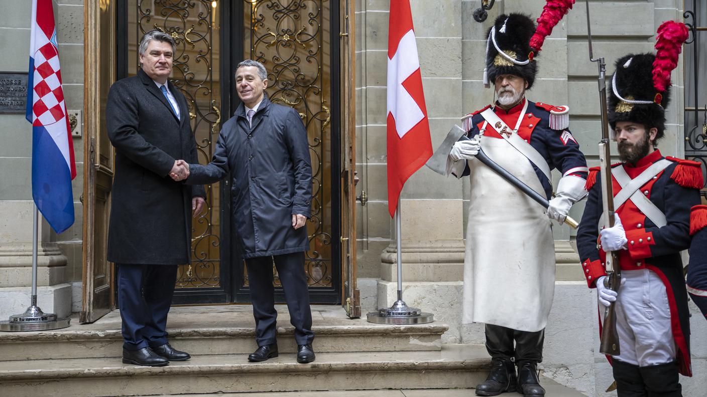 Il presidente croato Zoran Milanovic accanto al presidente della Confederazione, Ignazio Cassis