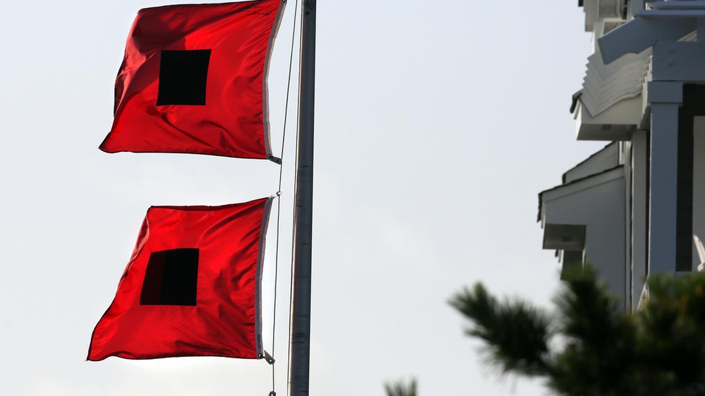 Bandiere rosse di pericolo sulle spiagge